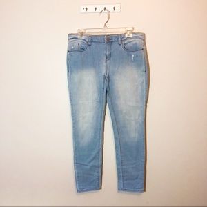 Lauren Conrad Jeans - size 8 - Lightwash